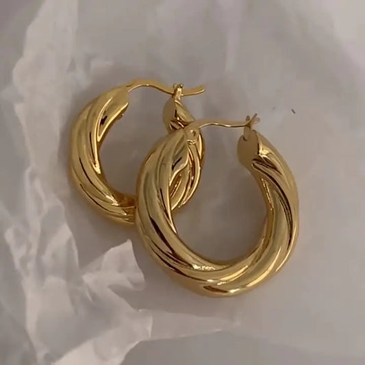 Golden Minimalist Earring